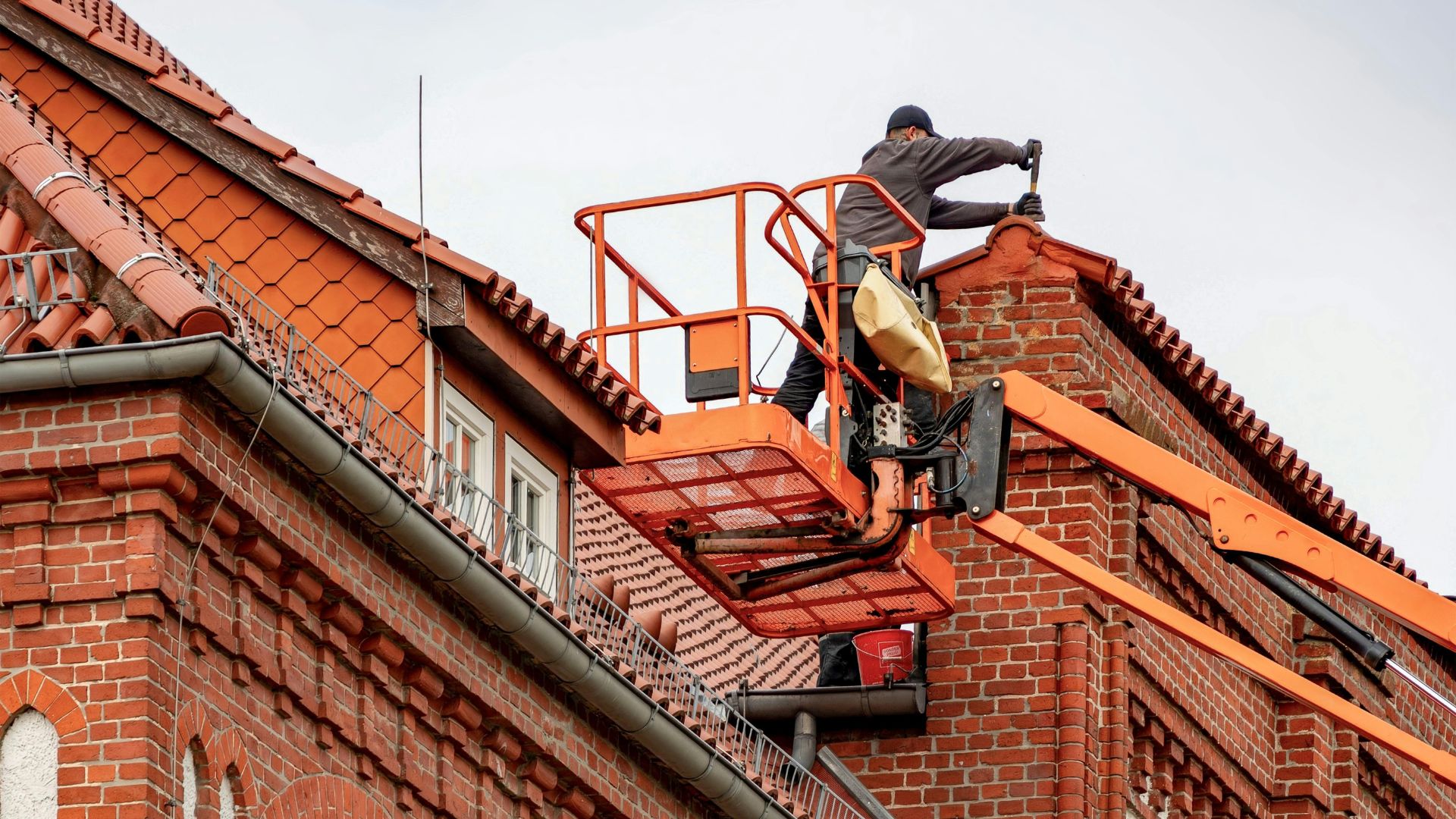 Professional Building Maintenance Services for Offices and Warehouses